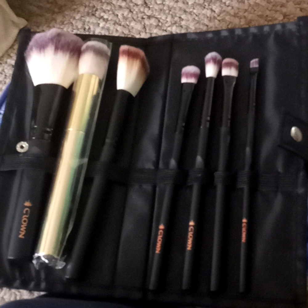 Make up brushes company crown